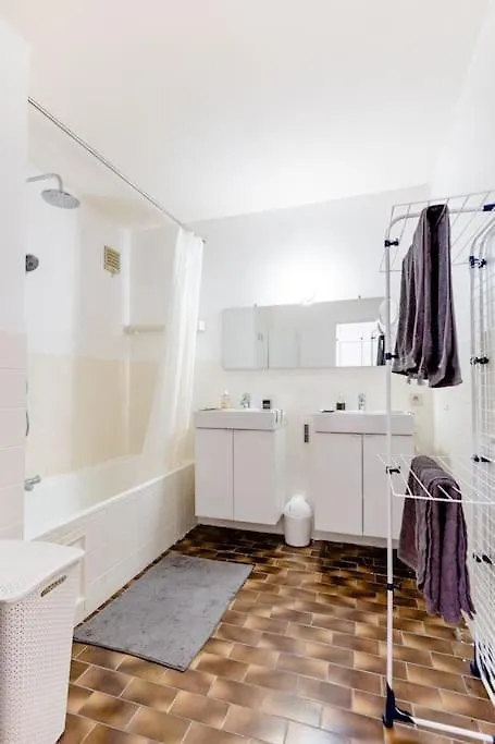 Pansiyon Digital Nomad Station - Bedroom With Desk Nearby Station And Parking Anvers